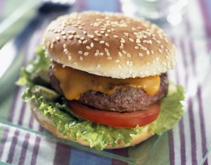 トランス脂肪酸のリスクを知った上で食べるのか、無頓着なまま食べるのか。
